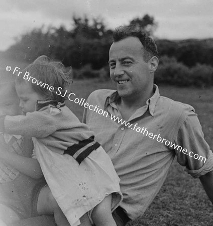 MAUREEN GIBBON & FAMILY ON CURRAGH